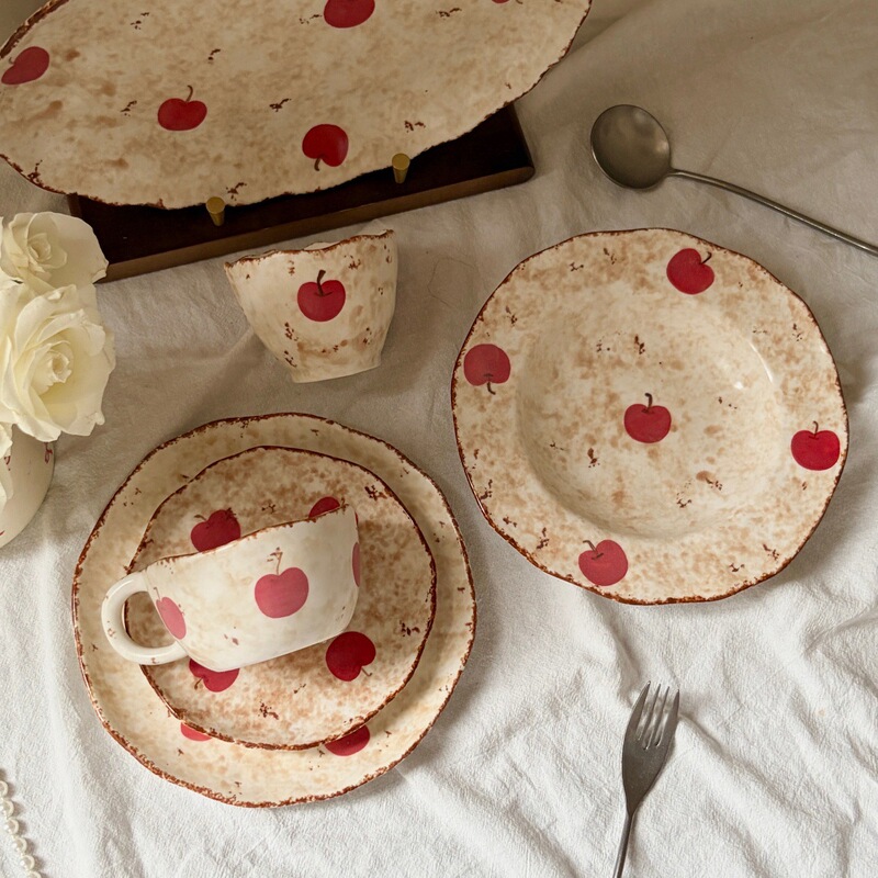 Retro Cute Hand-Painted Ceramic Coffee Cup and Saucer Set with Apple Sesame Glaze, Cup, Dinner Plate, Soup Plate Retro Cute Hand-Painted Ceramic Coffee Cup and Saucer Set with Apple Sesame Glaze, Cup, Dinner Plate, Soup Plate
