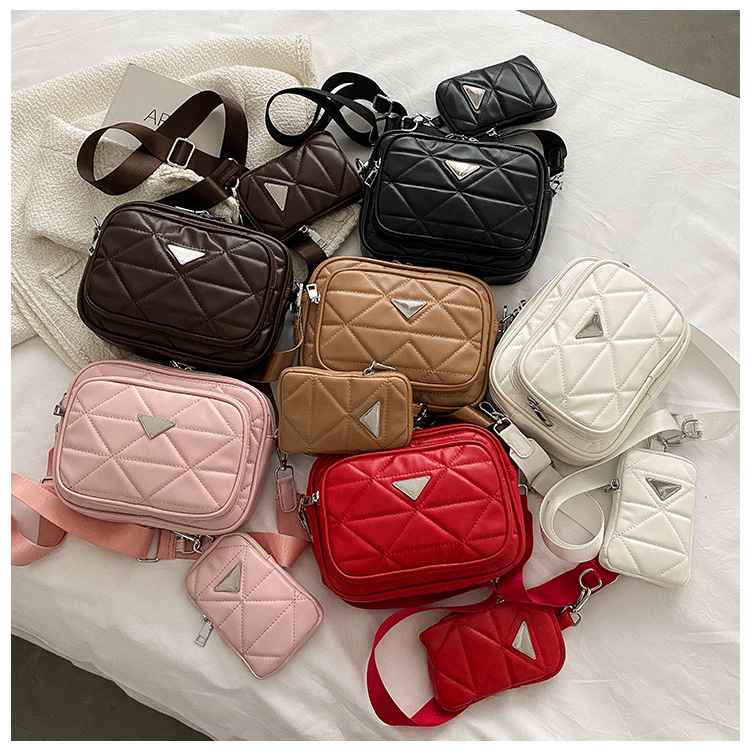 Women's Small Summer Pu Leather Solid Color Lingge Vintage Style Square Zipper Square Bag display picture 5