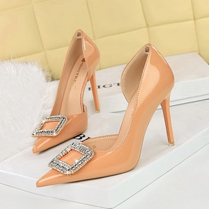 638-K32 European and American Banquet High Heel Shoes with Thin Heels, Lacquer Leather, Shallow Mouth, Pointed Side Holl