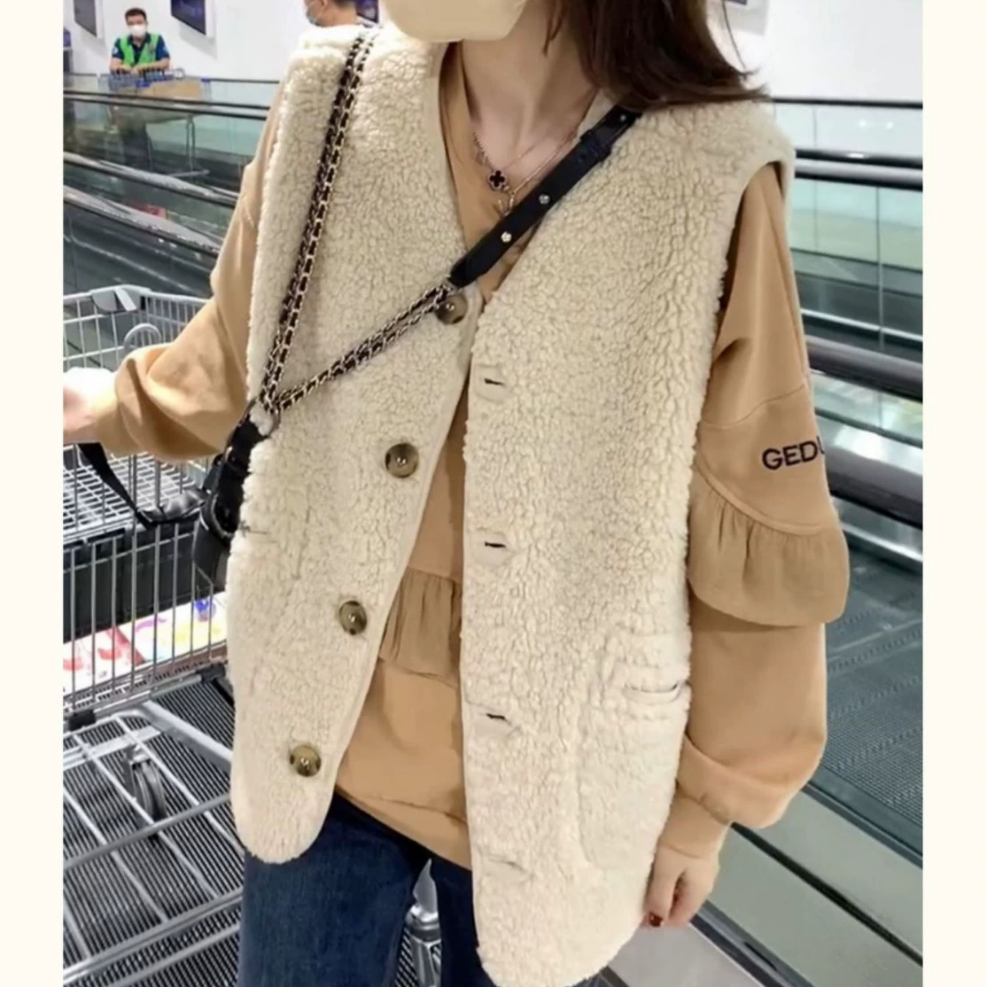 Жилет из меха ягненка для женщин 2023 осень и зима Новый свободный меховой жилет верхняя одежда жилет пальто в западном стиле