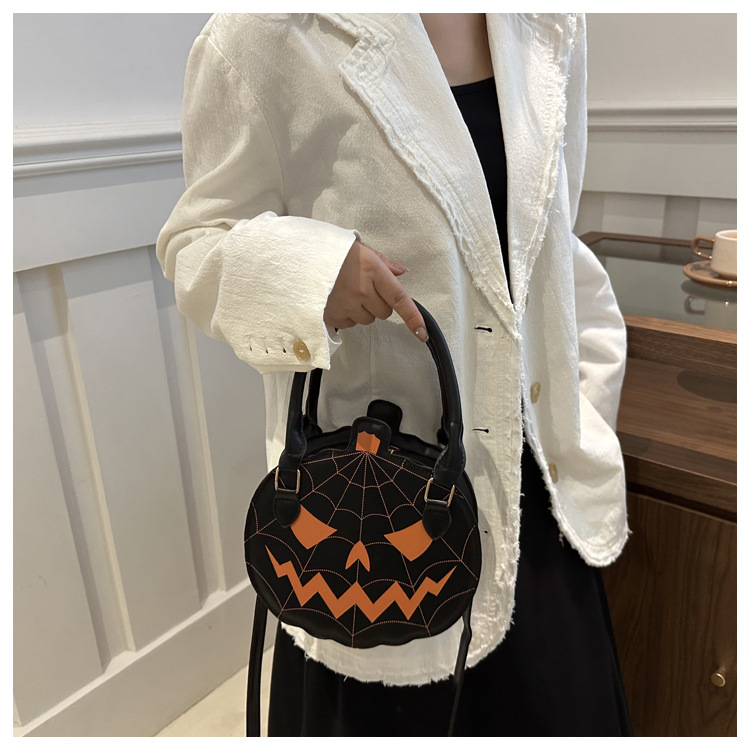 Halloween Festival Pumpkin Pattern Halloween Women's Pu Leather Pumpkin Vintage Style Classic Style Round Zipper Crossbody Bag