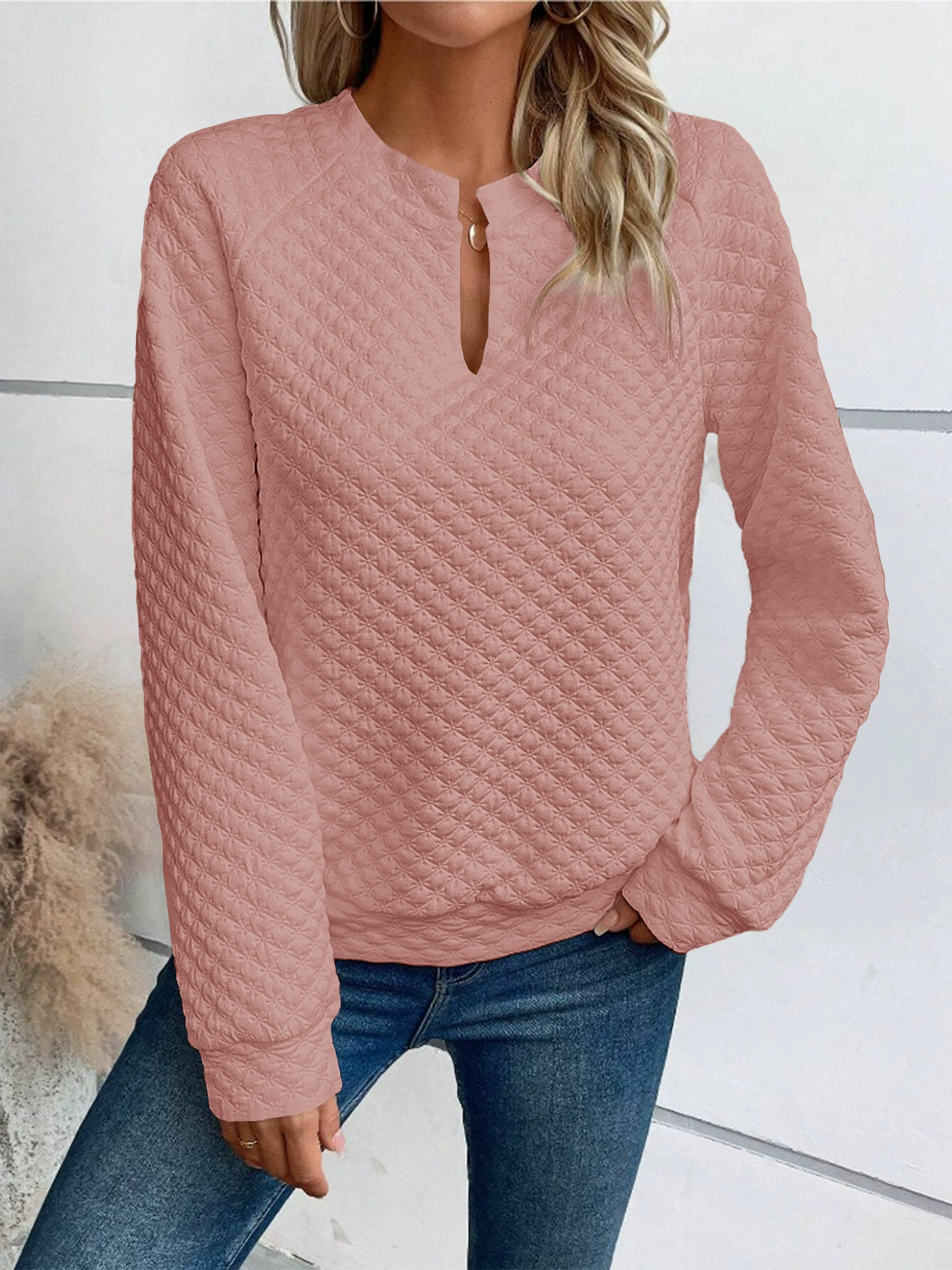 Демисезонный лонгслив-толстовка с V-образным вырезом