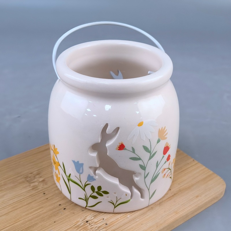 Lámpara de viento hueca de lunares de cerámica cuidadosamente seleccionada Lámpara de pony LED de cerámica translúcida transfronteriza con mango de hierro