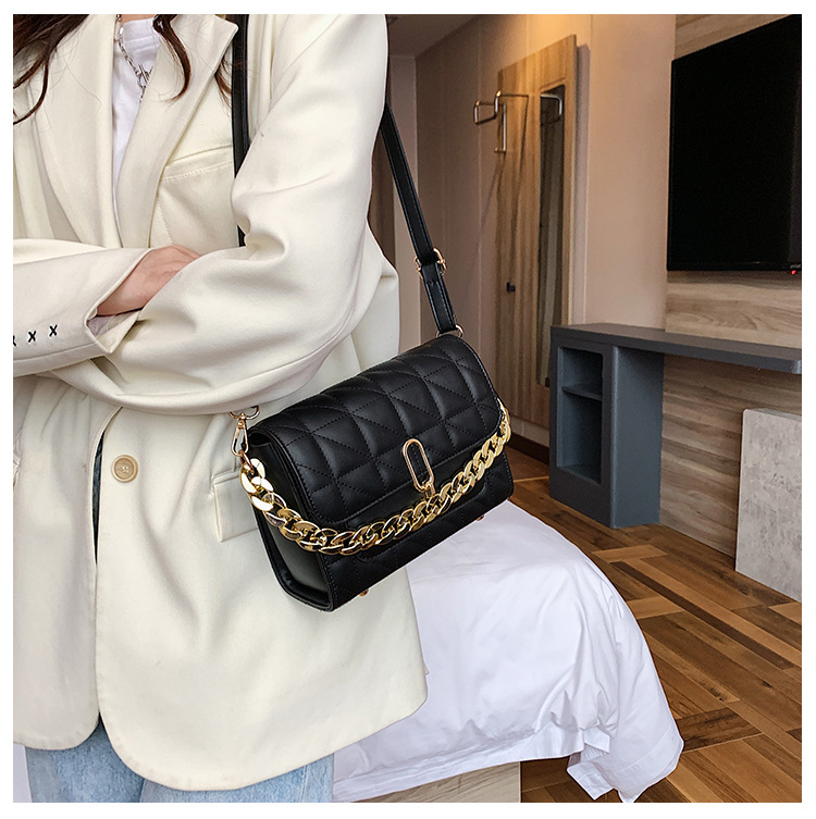 Fashion One-shoulder Messenger Chain Texture Diamond Square Bag display picture 2