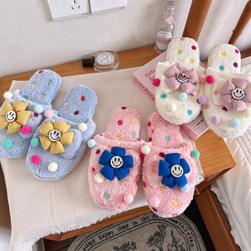 Autumn and Winter new home indoor soft bottom slippers Korean style design closed toe flower smiley face plush slippers for women