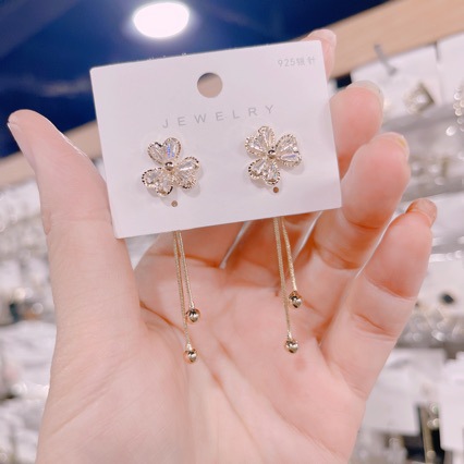 Artificial earrings with zircon flower-shaped