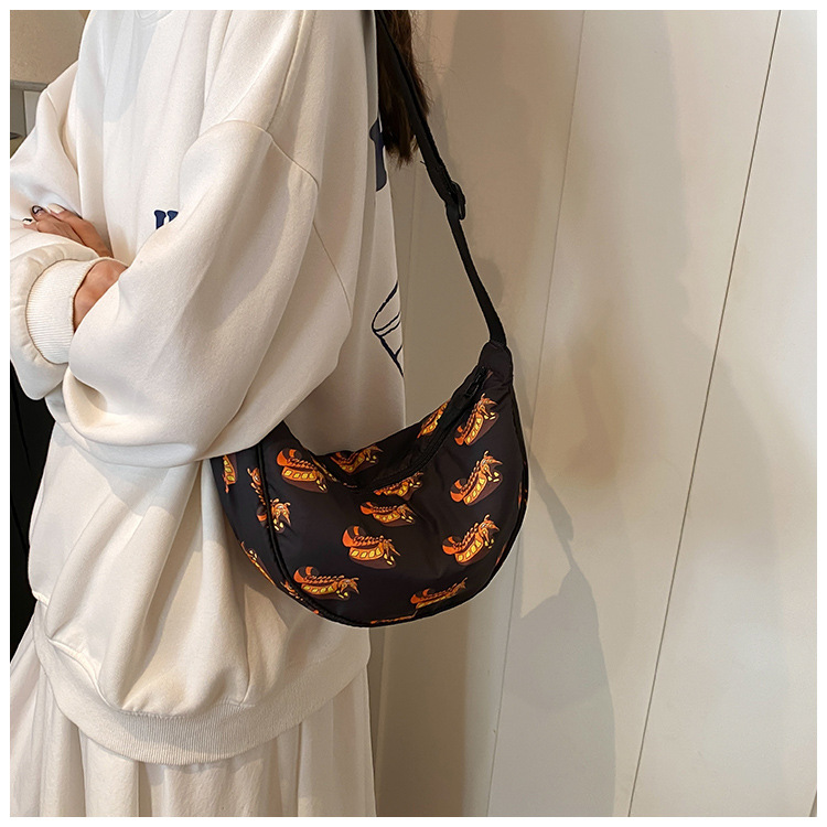 Knödel Schulter Mode Cartoon Anime Unterarm Dutt Lässig Niedlich Rolling Edge Farbe Kontrastierende Umhängetasche_voghion.com