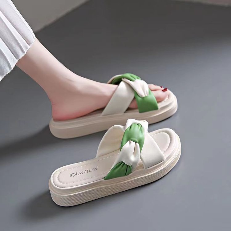 设计感交叉拖鞋女夏外穿网红2026新款百搭厚底防滑沙滩超火凉拖潮