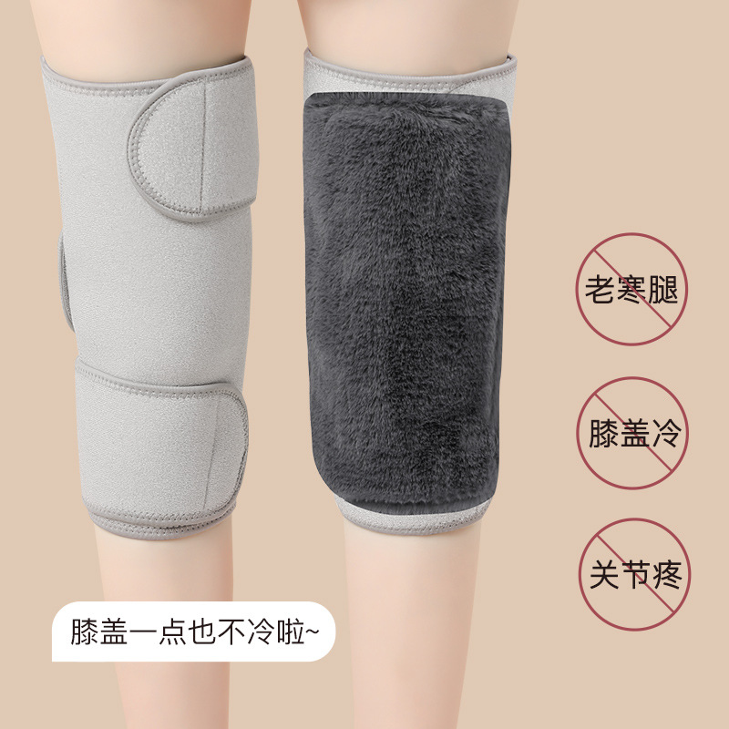 暖かい膝保護の古い寒さの足はオートバイに乗ります。