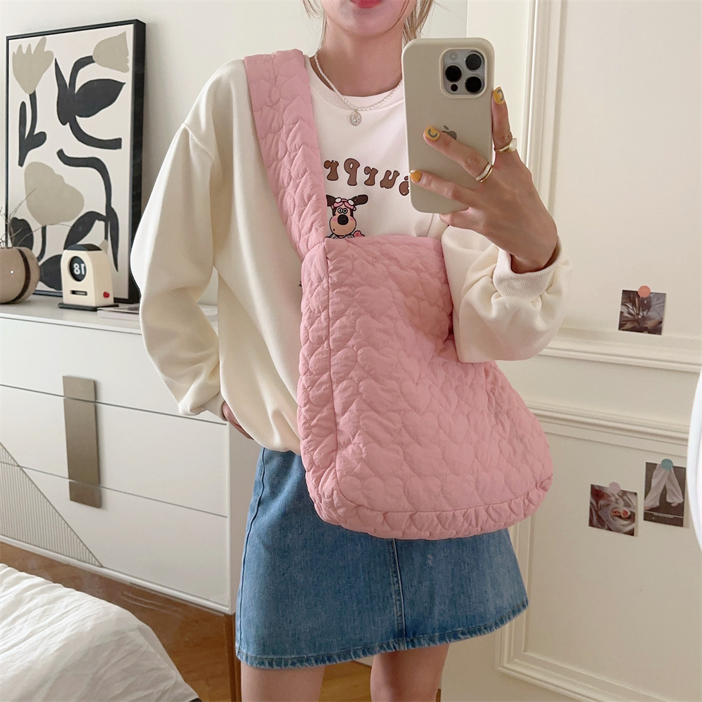 39131 Japanese quilted heart-shaped cotton tote travel bag Crossbody bag for women, large-capacity single-shoulder crossbody canvas bag undefined