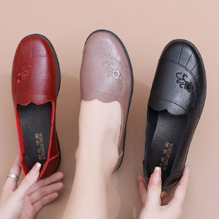 2025 Spring New Mom's Shoes Plaid Soft Soled Single Shoes Middle-Aged Leather Shoes Flat Soled Elderly Grandma Middle-Aged and Elderly Women's Shoes