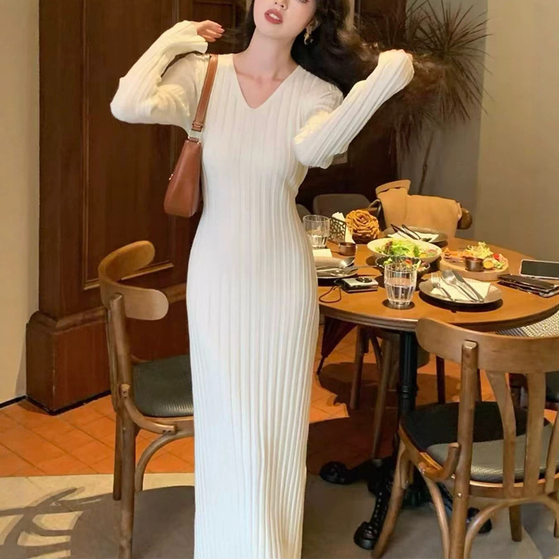 Cross-border sexy and elegant knitted long dress for women, autumn and winter new style, V-neck, slim fit, with tie waist, ribbed knit, and base layer design Cross-border sexy and elegant knitted long dress for women, autumn and winter new style, V-neck, slim fit, with tie waist, ribbed knit, and base layer design