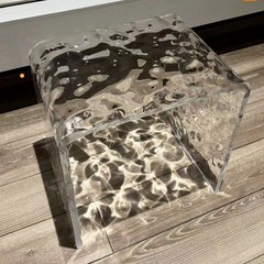 水の波のアクリルの小さい腰掛けの低い腰掛けの家庭用の化粧の腰掛けの透明な浴室の腰掛けの入浴する防水は靴の小さい腰掛けを交換します。