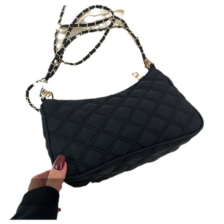 Bolsas de tendencia de ocio, bolsas populares de este año, bolsas de invierno para mujeres 2024, nuevas bolsas de mano personalizadas para hacer bolsas de hombro.