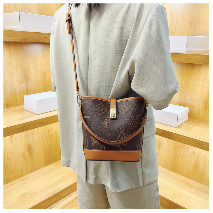 Borsa a tracolla monospalla classica versatile di vendita calda da donna 2023 con lettera stampata nuova_voghion.com