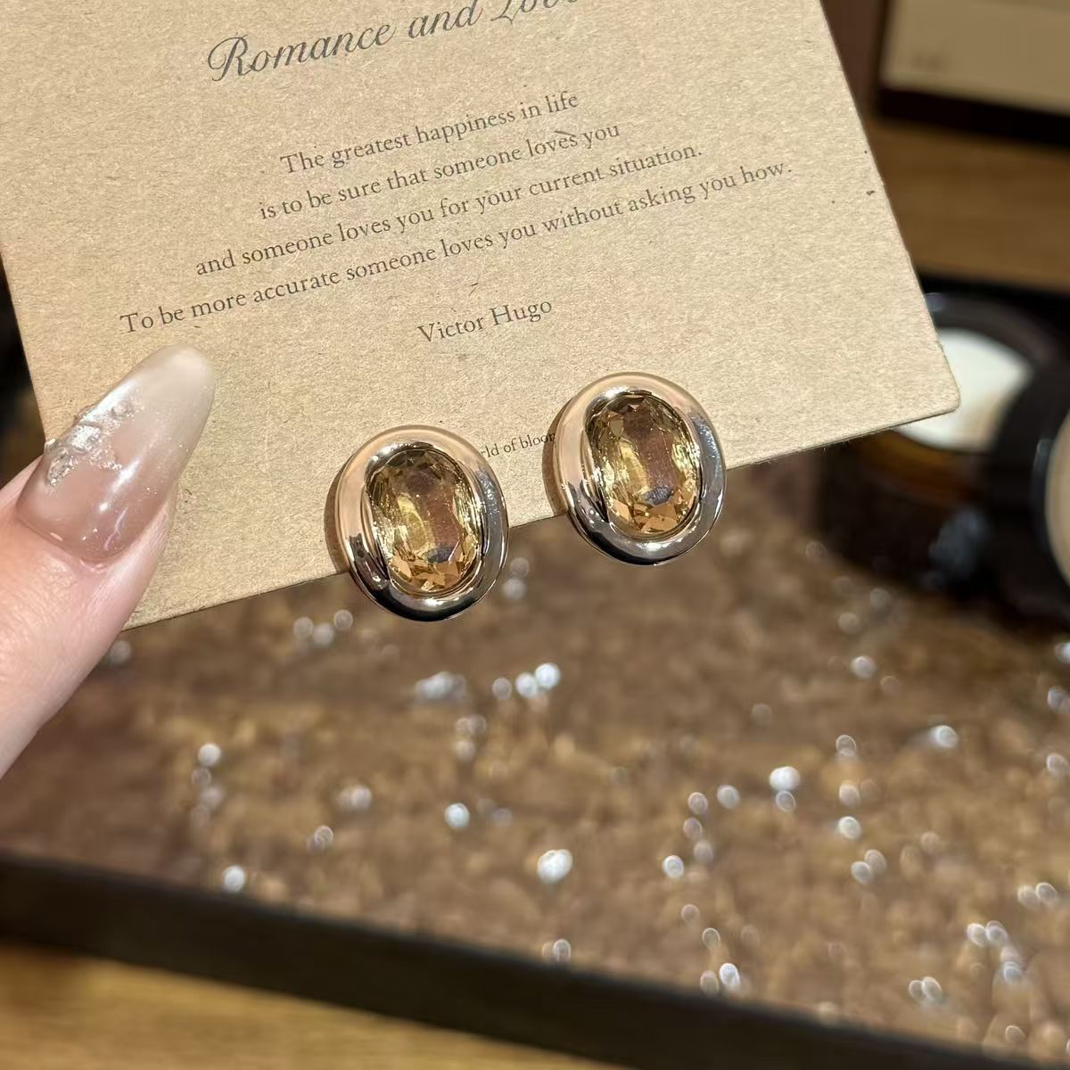 Minimalist Coffee Gold-Edged Curved Stud Earrings 2026 New Trendy Exquisite Stylish Unique Design Earrings