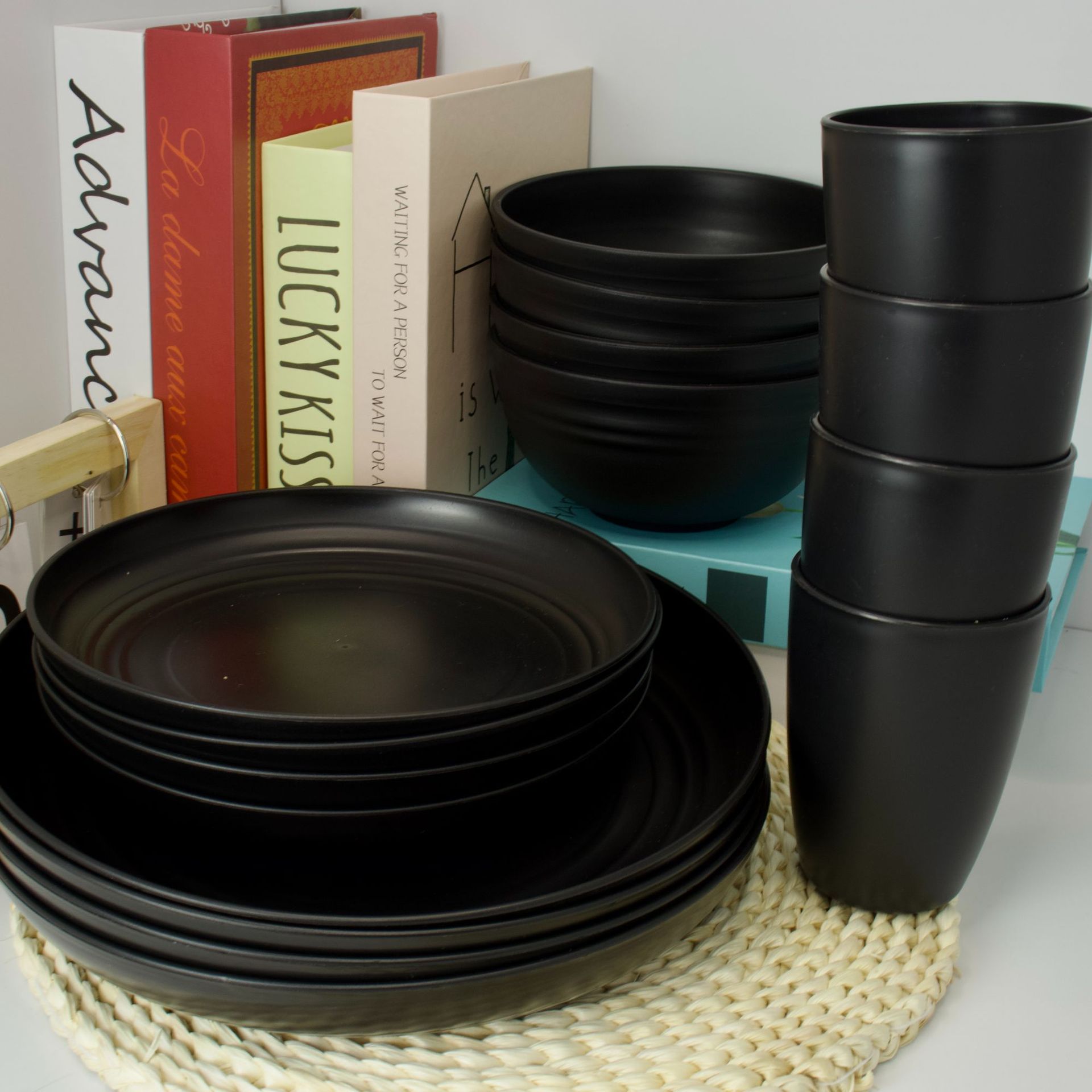 Amazon plato de comida negro tazón de sopa taza cuchillo tenedor cuchara vajilla juego de paja de trigo juego de regalo de campamento al por mayor