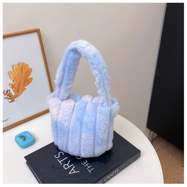 Women's Small Plush Gradient Color Cute Basic Magnetic Buckle Handbag display picture 23