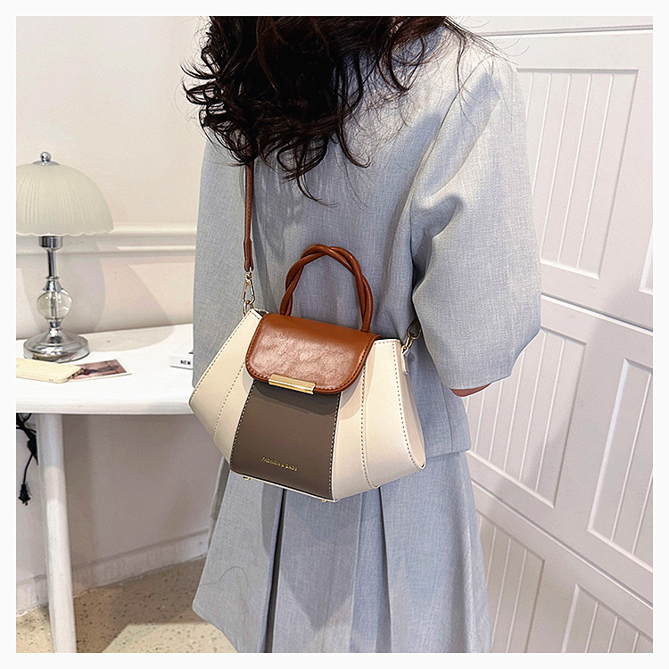 577g Weight Polyester Lining Material Zipper Closure Type Single Shoulder Strap Strap Type Crossbody Bag Bags Type Casual, Daily Occasion Pu Leather Material Color Block Pattern All Seasons Season Women's Gender Streetwear Style Square Shape Medium Size Women's Medium Pu Leather Color Block Streetwear Square Zipper Crossbody Bag 21
