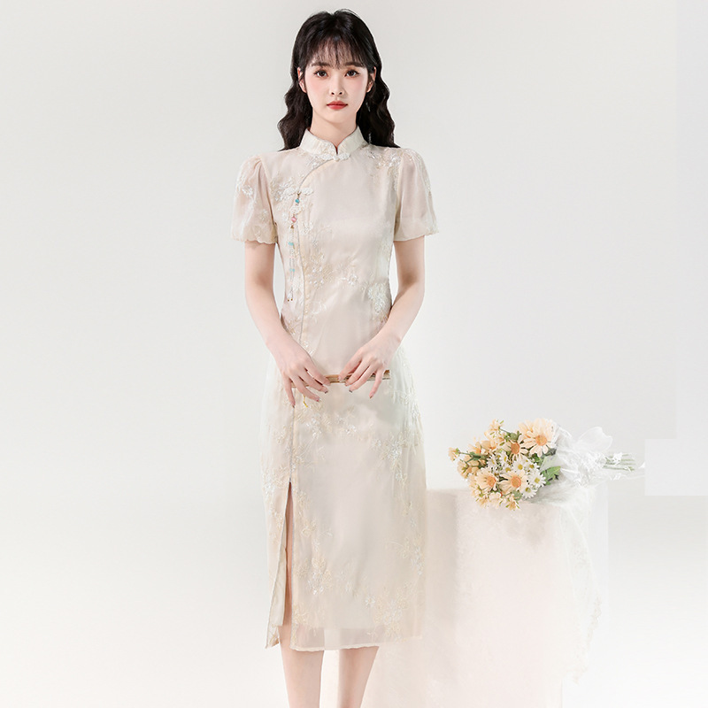 New Chinese-Style Improved Cheongsam 2026 Summer New Model for Young Girls, Heavy Embroidery, High-End Feel, Slit Dress New Chinese-Style Improved Cheongsam 2026 Summer New Model for Young Girls, Heavy Embroidery, High-End Feel, Slit Dress