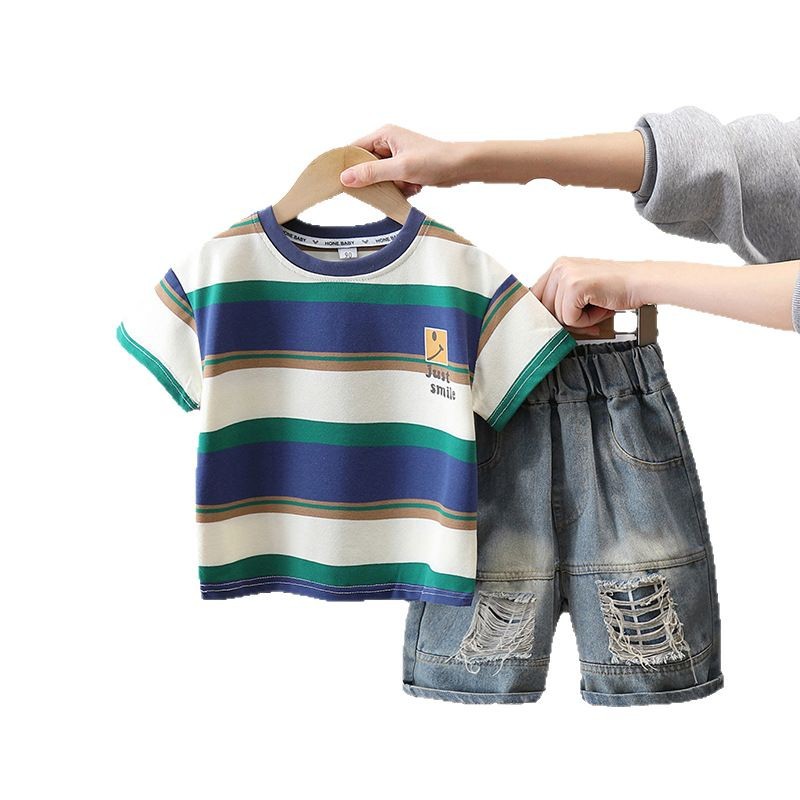 7127 Traje de camiseta a rayas para niños, estilo fino de verano, ropa de estilo occidental, ropa de verano para niños guapos, nueva marca de moda de la calle frita