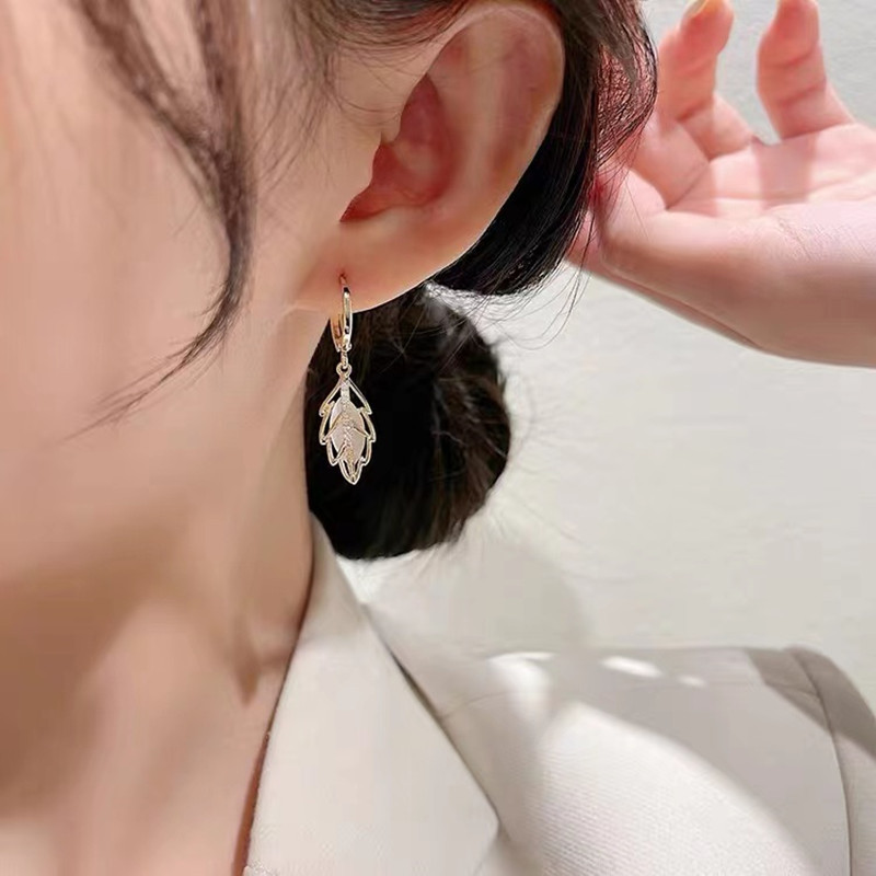 2A105 ear button (1)