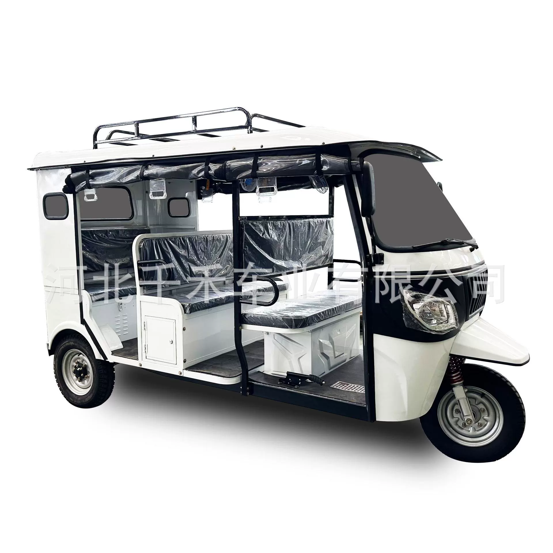 Пассажирский трицикл TVS Bajaj 200 см³ с водяным охлаждением, 4–9 пассажиров