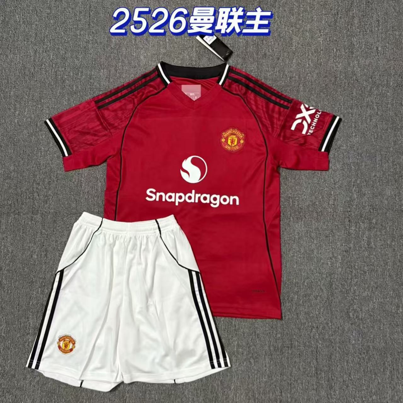 2526Kit local del Manchester United