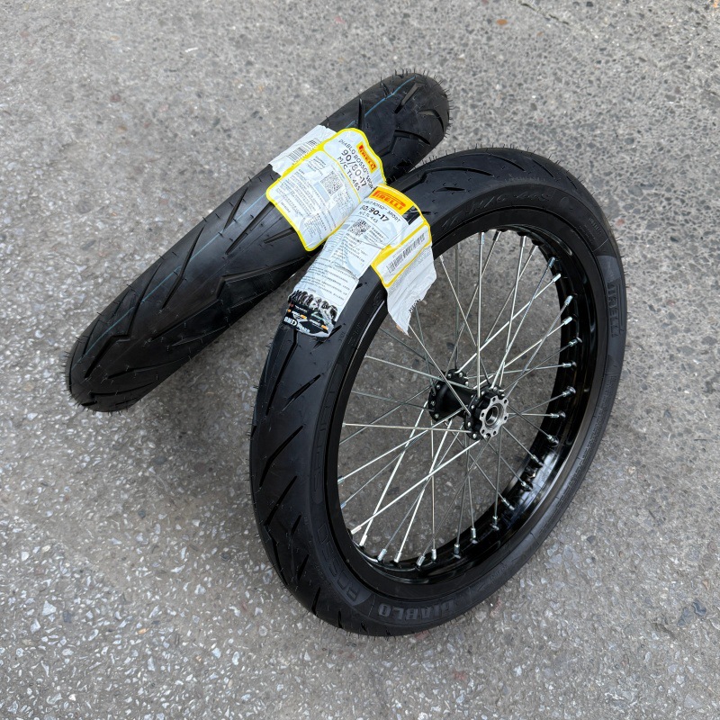 Qiu Long Light Bee modified front 80/90-17 and rear 90/80-17 wheel hub assembly with Pirelli tires and rims