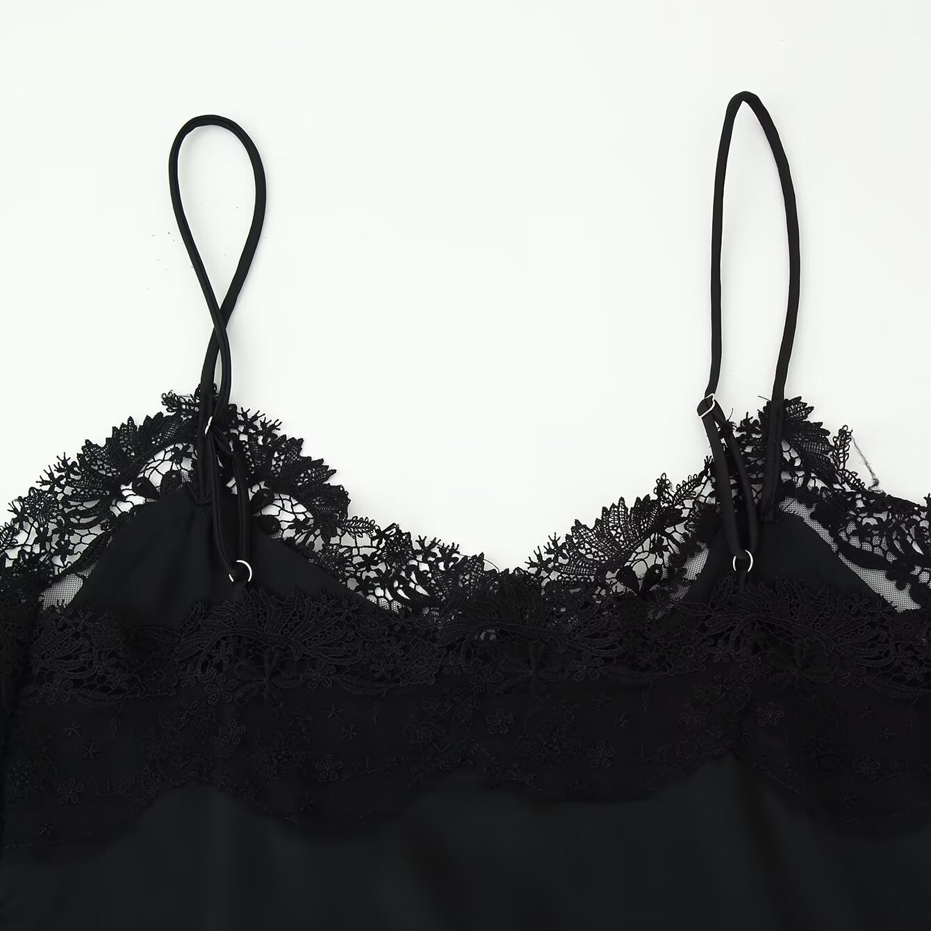 GraceChic Collection Automne 2025 Nouvelle Mode Européenne et Américaine Ensemble de Lingerie Femme en Satin de Soie Texturé Haut et Short_voghion.com