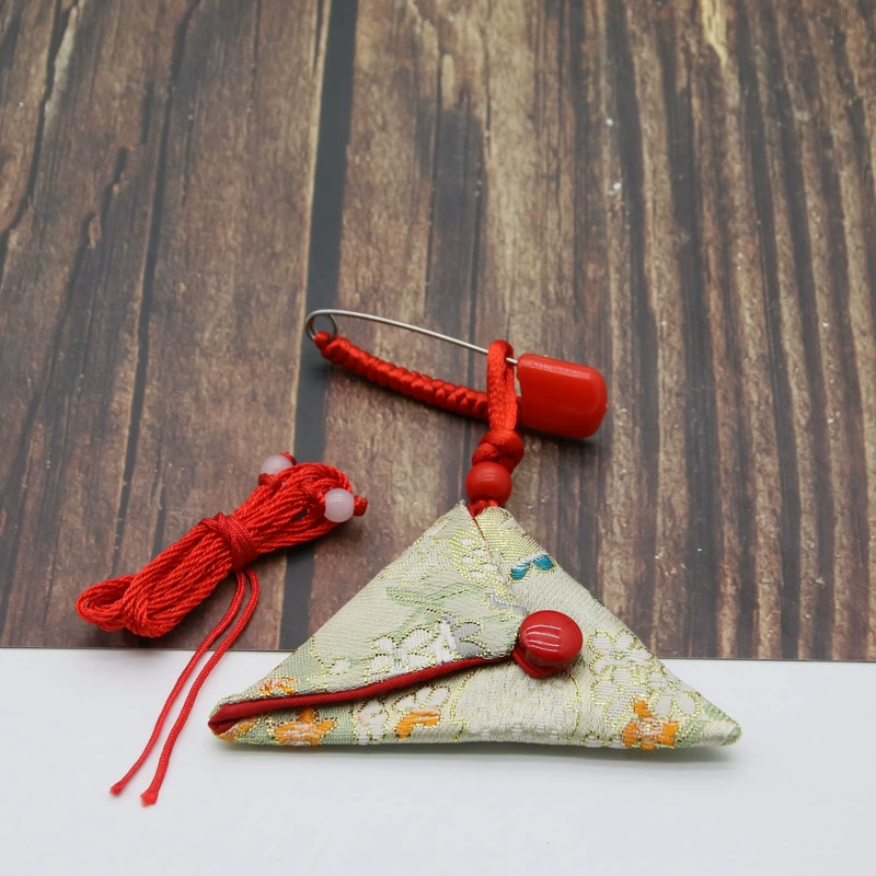 Безшитный треугольник с защитным шнуром