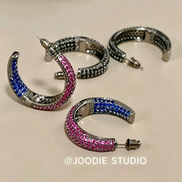 Luxurious and sophisticated red corundum zircon C-shaped ring earrings with 925 silver pins, simple and elegant fashion design