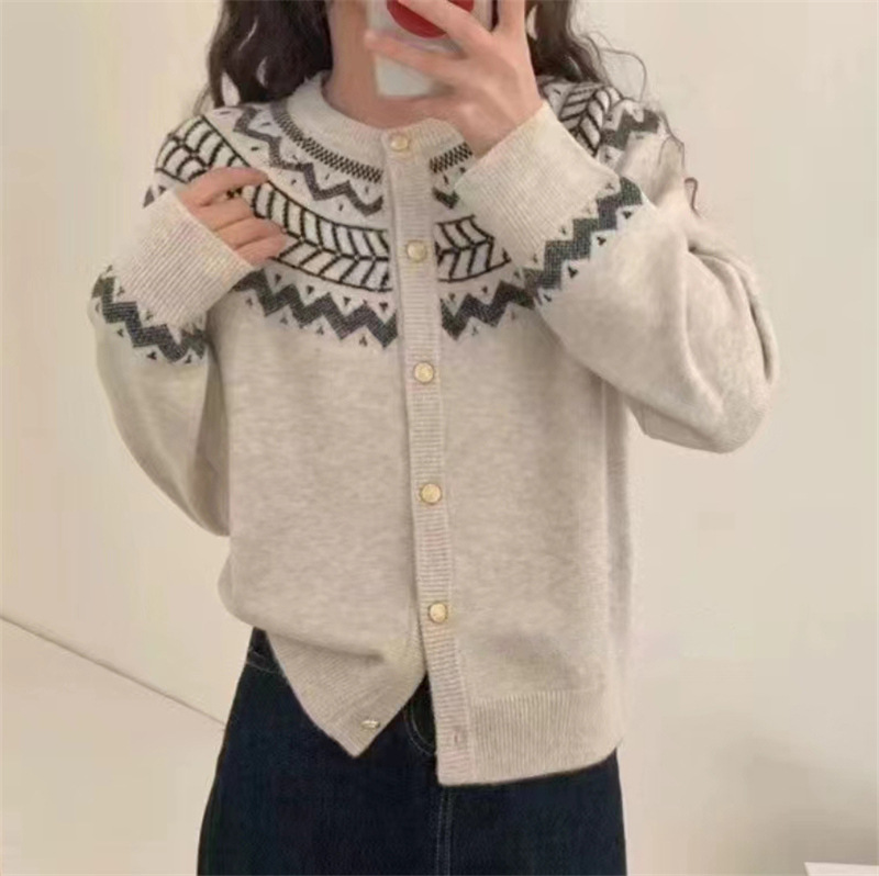 Demi-season retro ethnic knitted cardigan for leisure