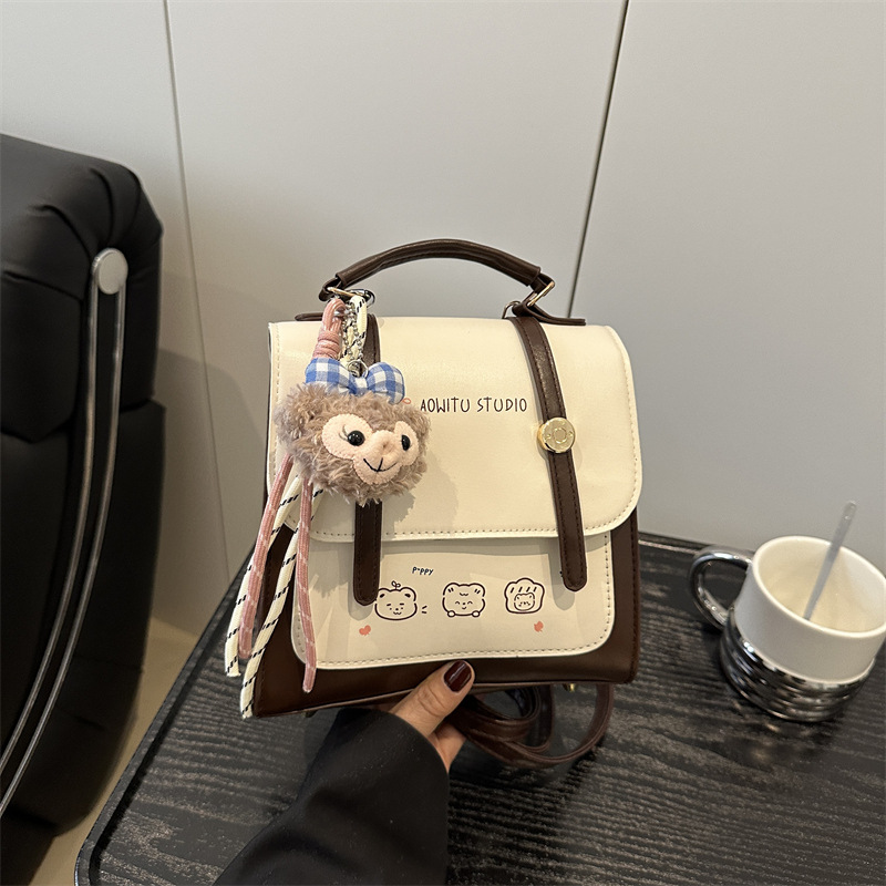 2025大容量包包女新款英伦风复古搭扣设计双肩包学生斜挎通勤方包