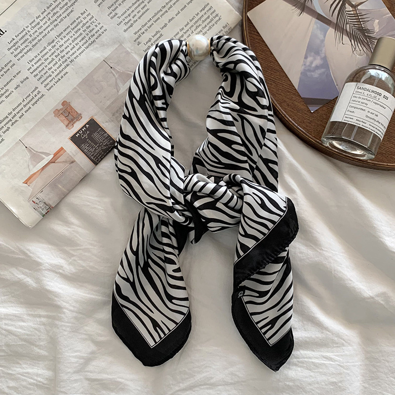 Bufandas de seda de alta calidad primavera y verano estilo europeo y americano patrón de impresión multipropósito seda simulada decoración bufandas de seda cinturón de pelo