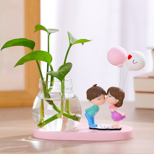 Resin craft ornaments cartoon cute kissing couple creative entrance desk bookcase glass hydroponic decorations