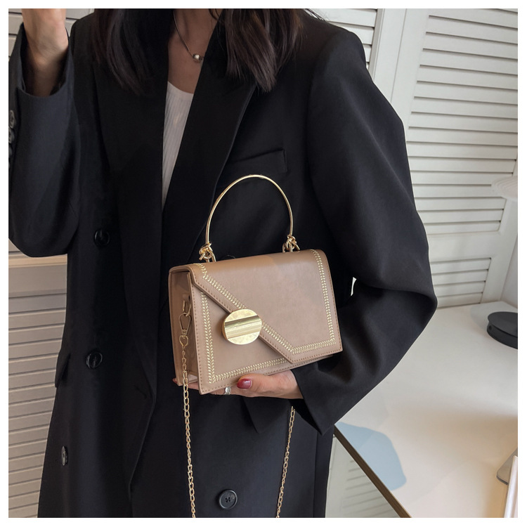 Women's Small Pu Leather Solid Color Streetwear Chain Square Magnetic Buckle Square Bag display picture 8