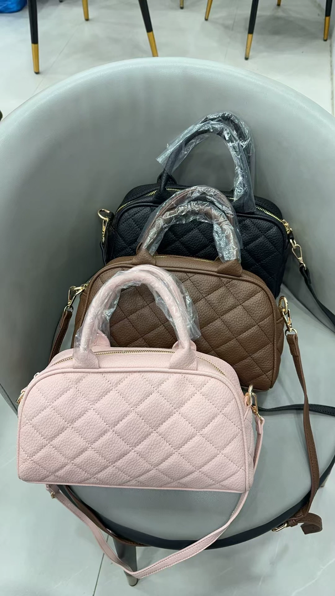 Small demi-season shoulder bag with diamond pattern, Chanel style