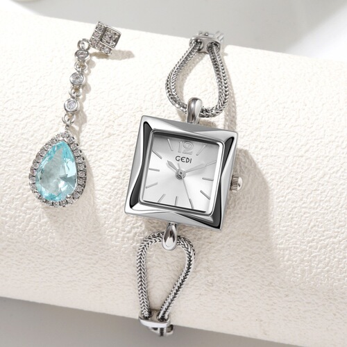 Goldie niche high-end women's watch simple small square plate alloy bracelet watch ladies medieval style quartz watch wholesale