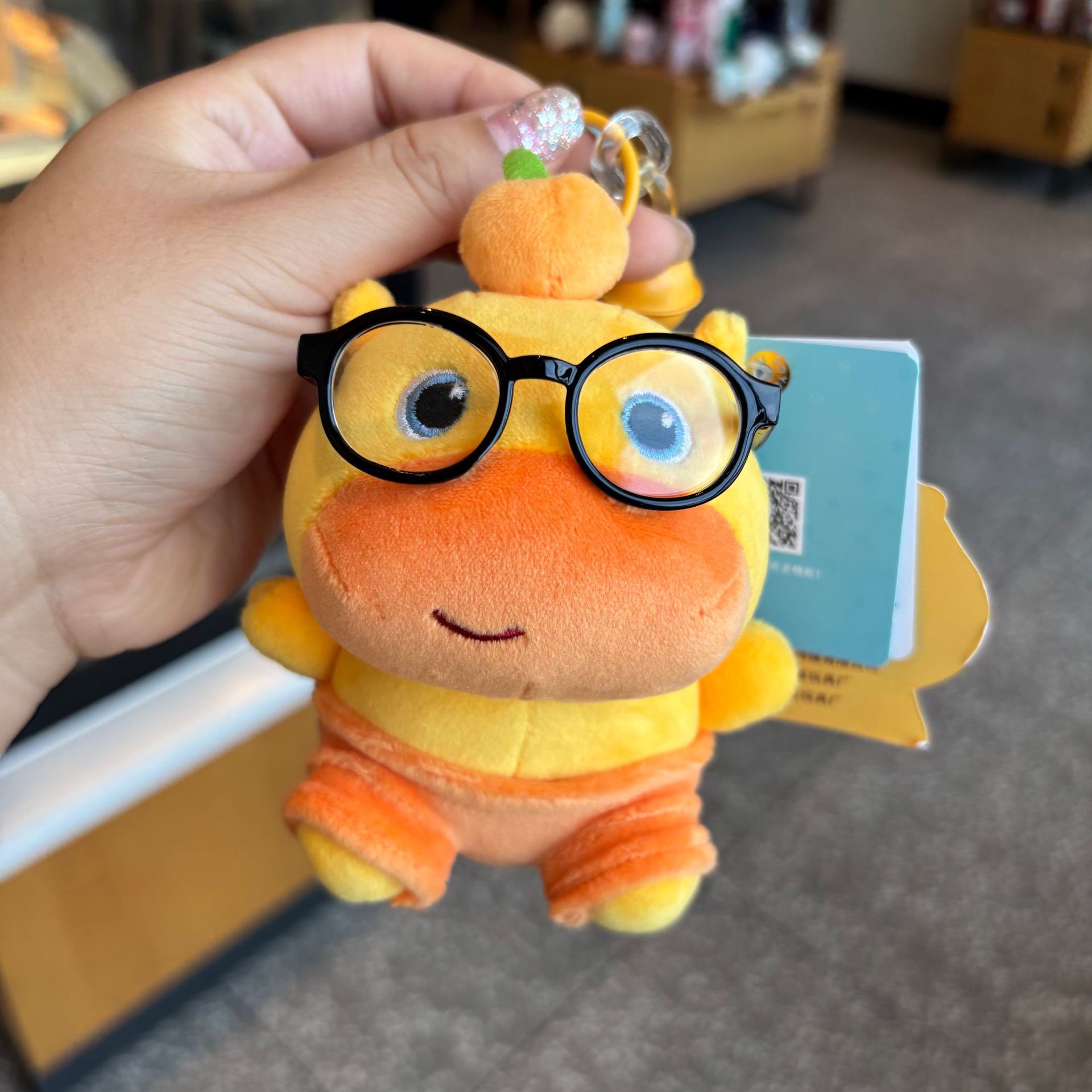 Sitting posture + small glasses