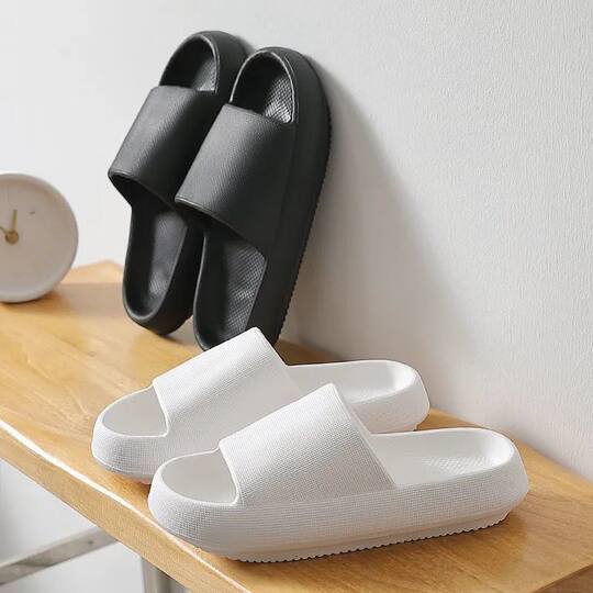 Factory Wholesale New Style Home Slippers Men's Indoor Thick Bottom Couple's Household Mute Feeling Bathroom Slippers Women