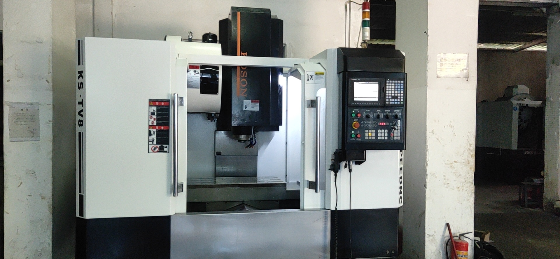 转让二手95成新高速高讯V8加工中心机三菱M70A系统二手CNC电脑锣