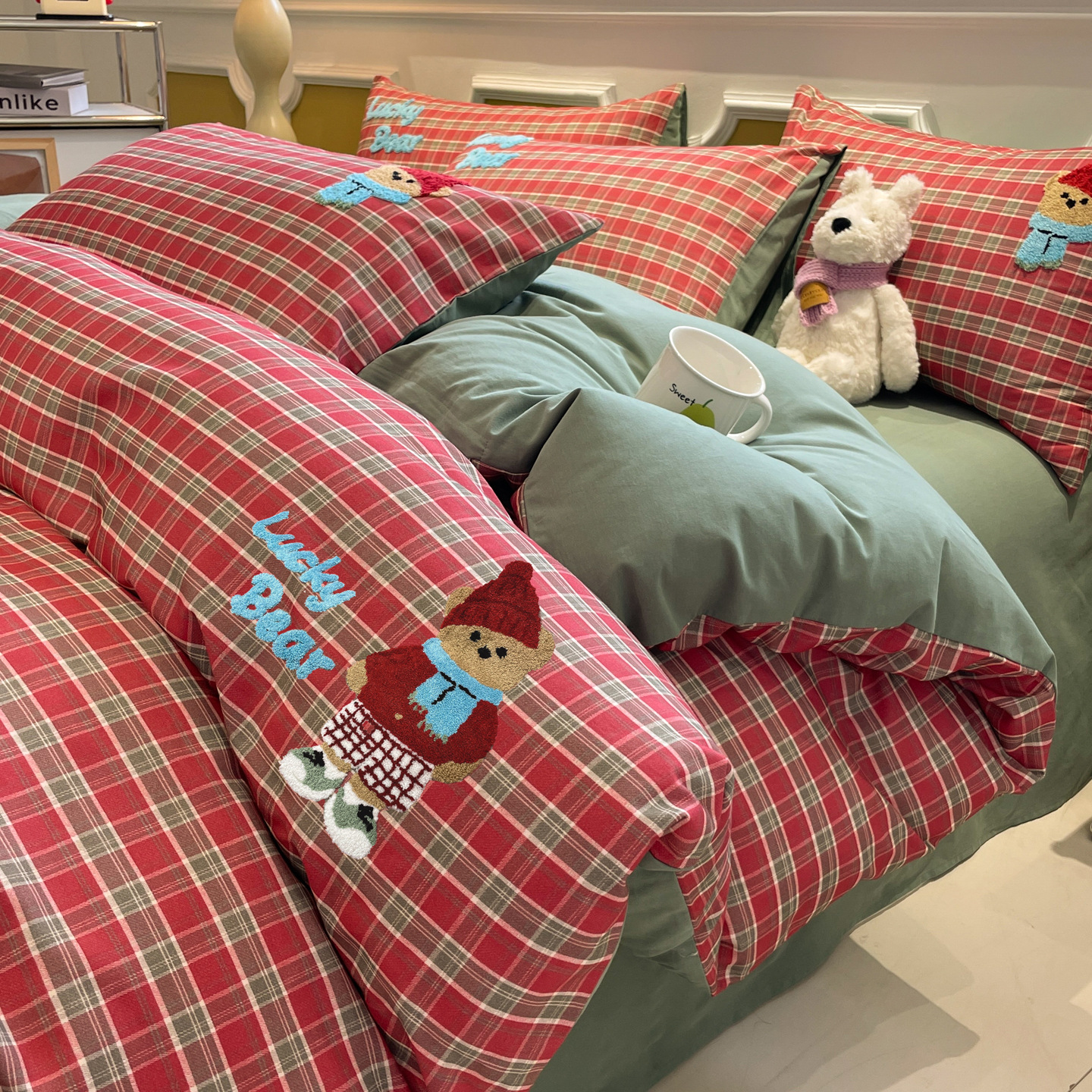 Toallas de algodón bordadas y molidas en la cama de cuatro piezas de algodón puro otoño y invierno cubierta de sopa de cama gruesa clase A nueva ropa de cama