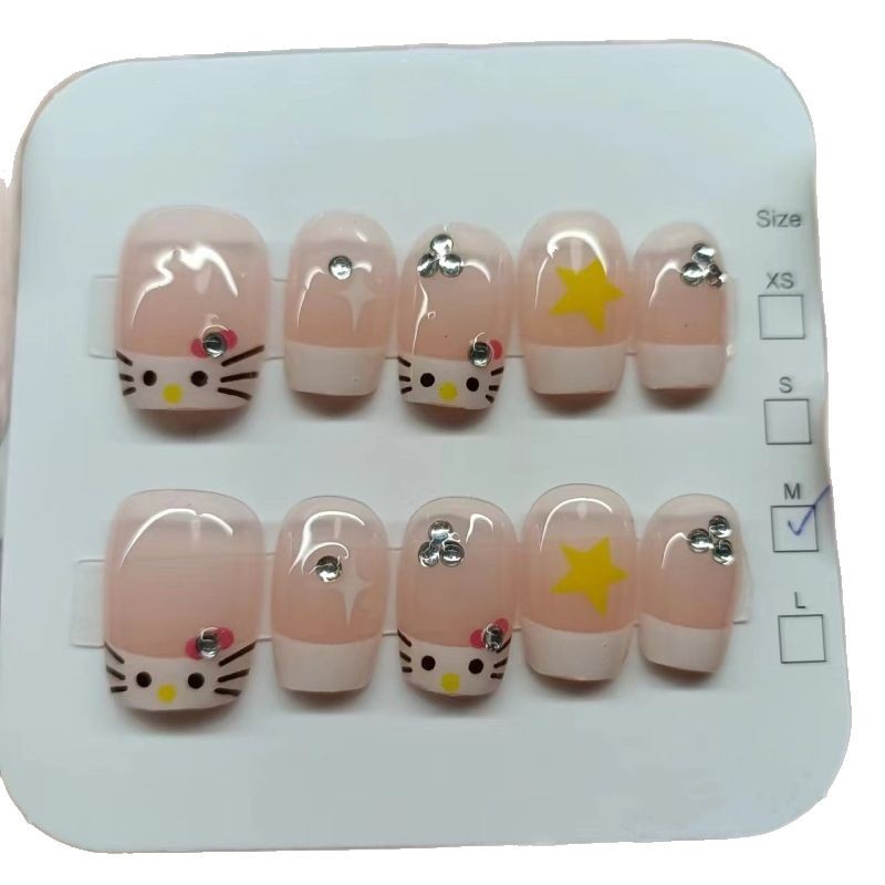 Yiyi Dance Kitty Cat Nail Art Estrellas francesas Linda armadura corta con parche de uñas