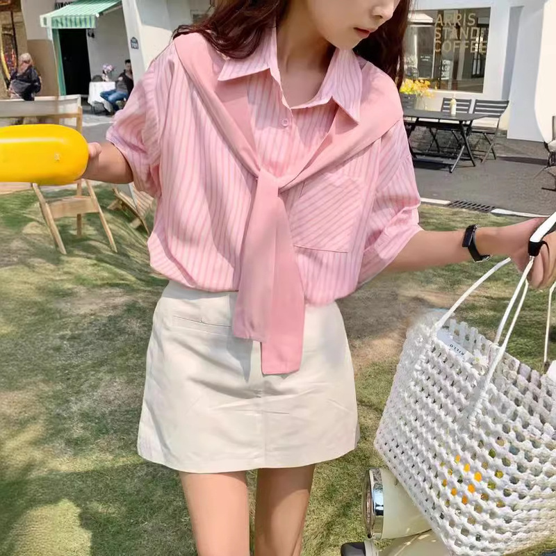 新しいシャツとストールの外に夏のシフォンの小さい上着のデザイン感のストライプの韓国版の偽の2つのシャツを着ます。|undefined
