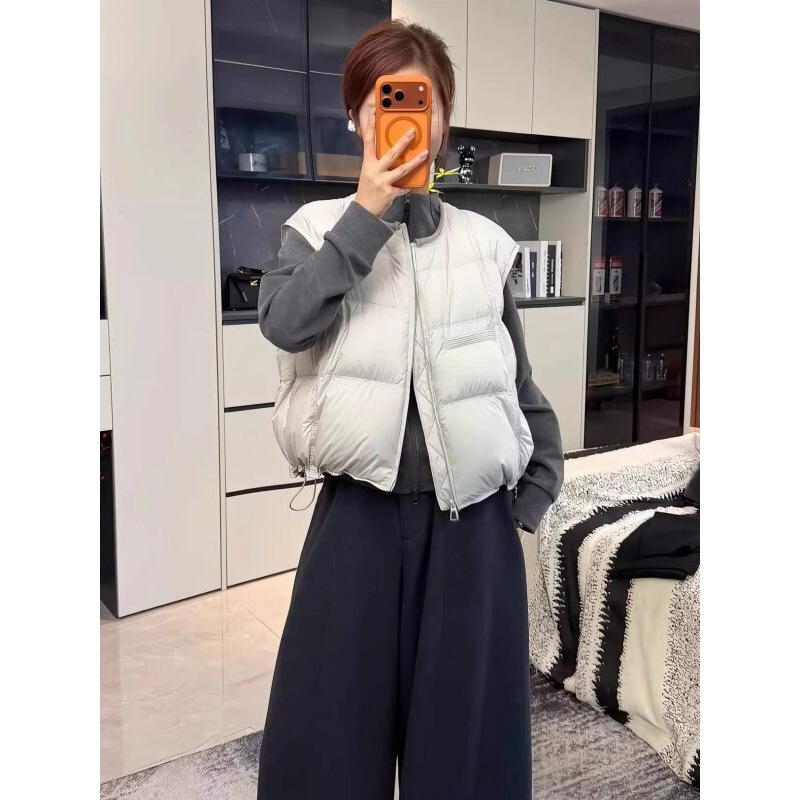 2026 New Style High-End Casual Loose Vest for Women, Short Sleeveless Warm Round Neck, Slimming and Versatile Outerwear