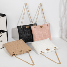 ���e朗l��2025�����¿�С���OӋ��ɫ�μ�б����߼��|��ˮͰ��Ů