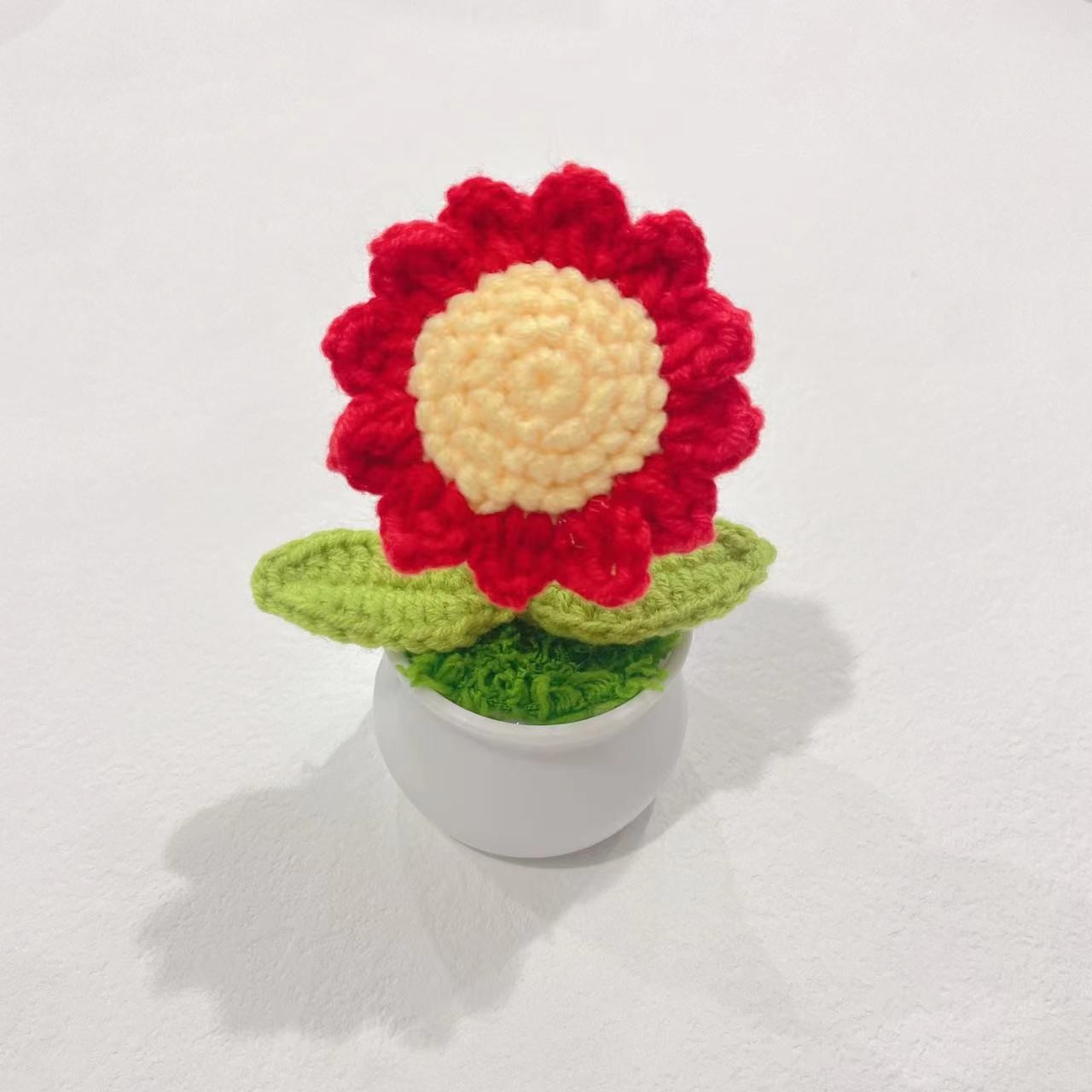 [완성된 작은 흰색 화분] 작은 붉은 꽃