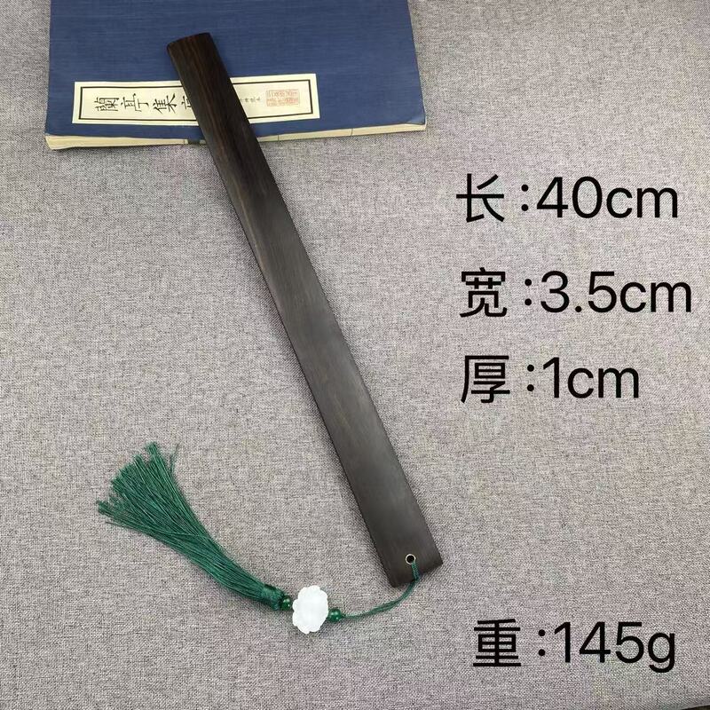マッサージは木の経絡のハンマーをたたいてマッサージの棒の手持ち式のマッサージ器をたたいてハンマーの肩の背中をたたいて足をたたいて器をたたきます。|undefined