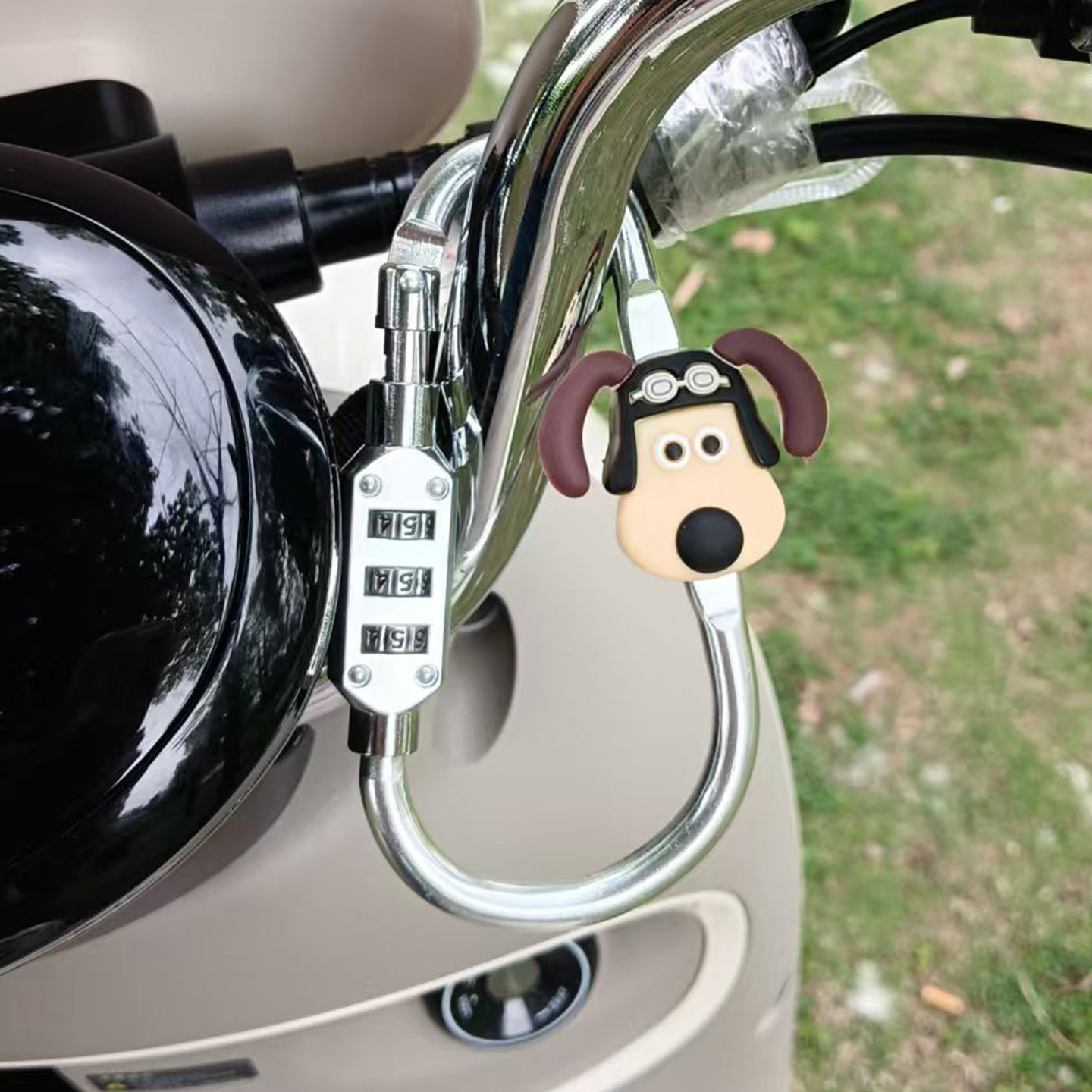 Cute Cartoon Electric Vehicle Helmet Password Lock Motorcycle Scooter Mountain Bike Anti-Theft Lock Basket